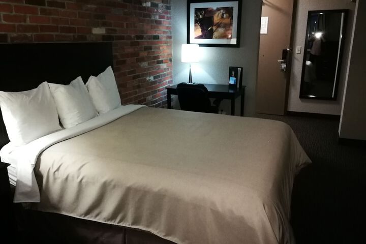 Room 12 of 28