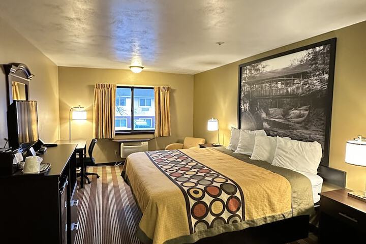 1 King Bed (4 of 14)