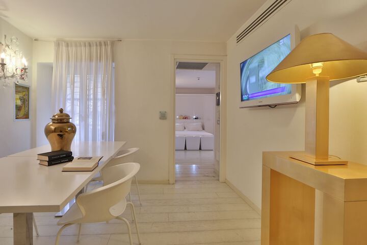 Room 3 of 30