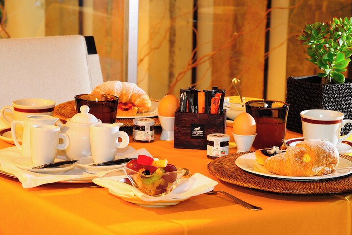 Breakfast/Coffee Service 46 of 64