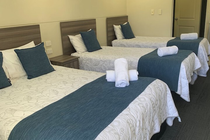 Room 2 of 10
