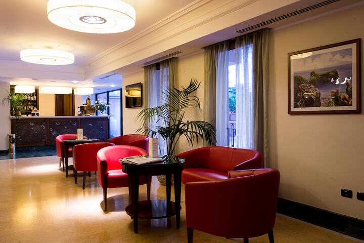 Lounge 50 of 67
