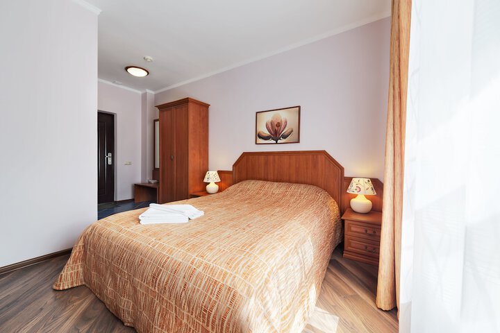 Room 4 of 46