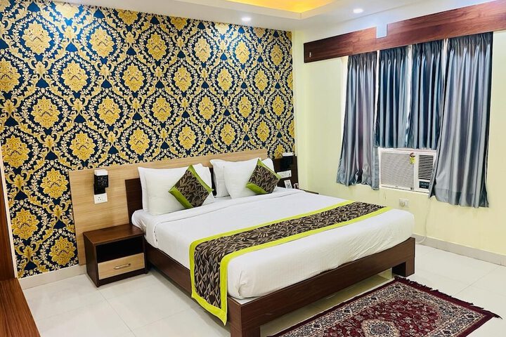 Room 5 of 18
