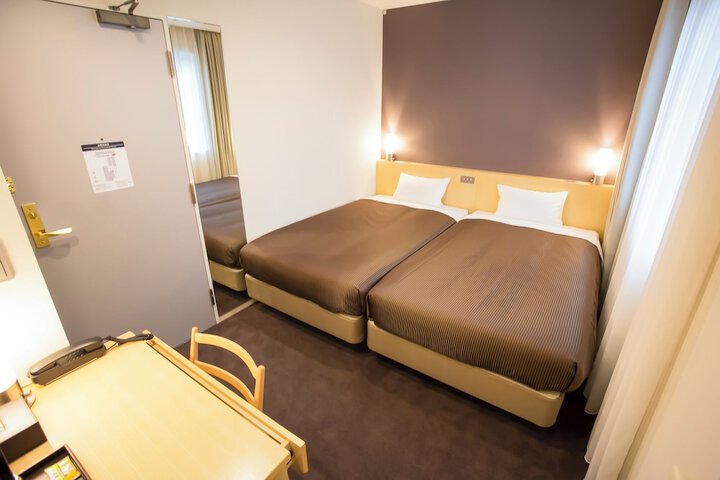 Room 10 of 48
