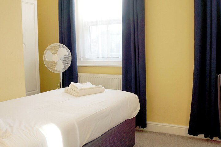Room 32 of 87