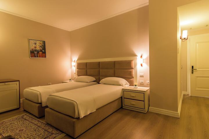 Room 17 of 40