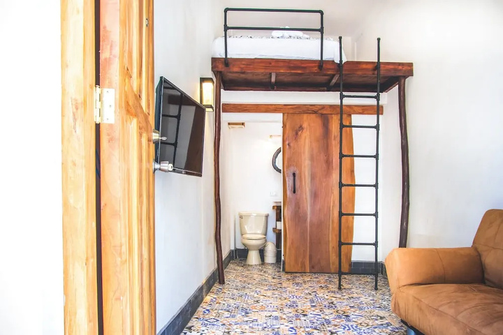 Room 6 of 39
