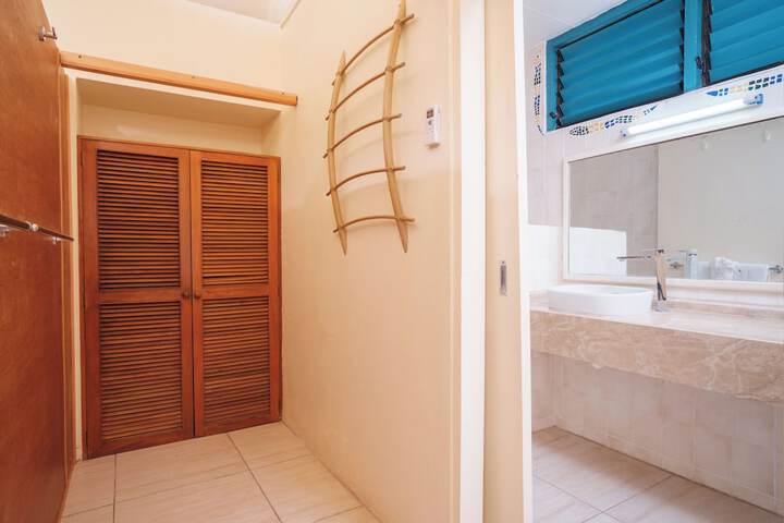 Room 4 of 117