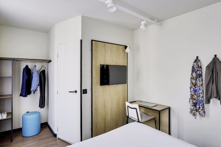 Room 2 of 20