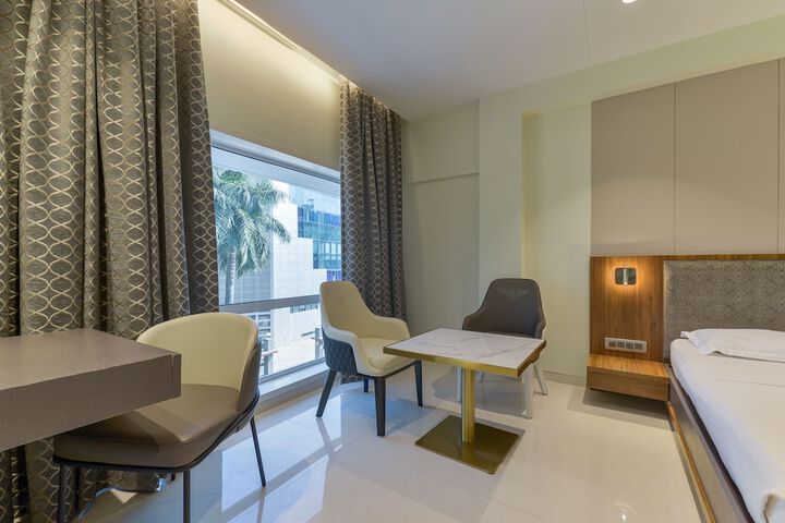 Room 6 of 38