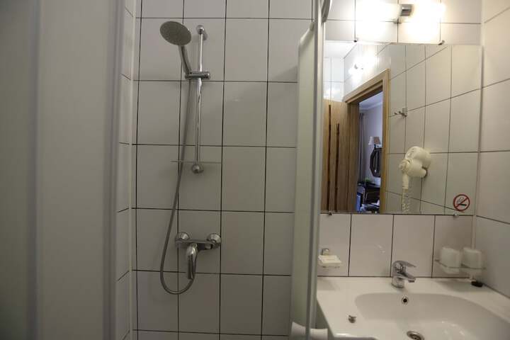 Room 13 of 82