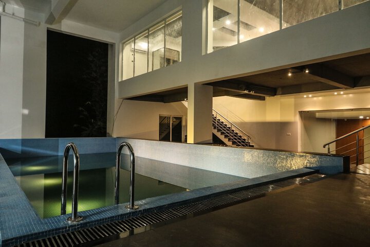 Pool 24 of 30