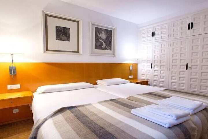 Room 4 of 90