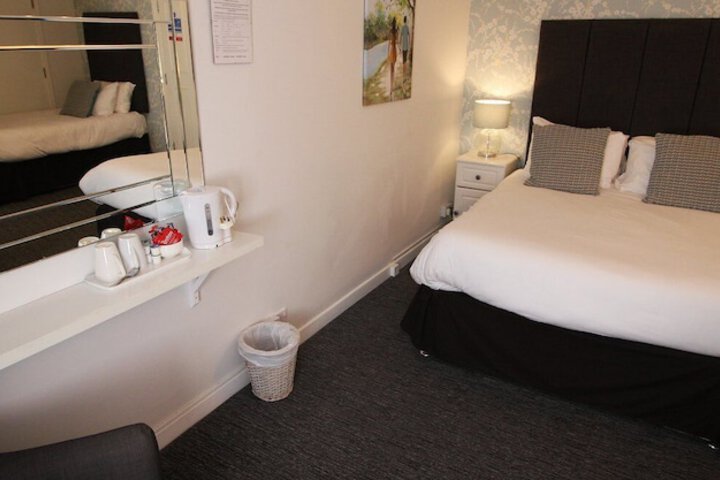 Room 5 of 7