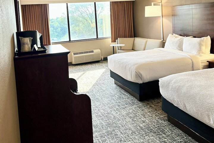 Room 46 of 100