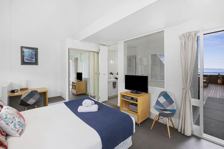 Room 6 of 33