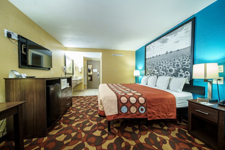 1 King Bed (31 of 45)