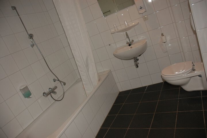 Room 13 of 70