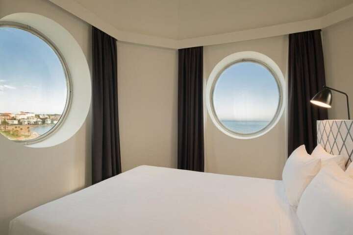 Room 45 of 76