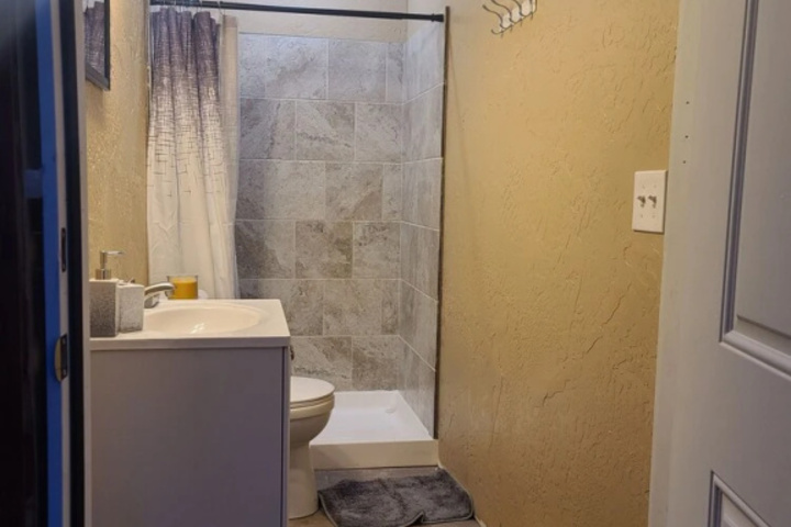 Room 4 of 8