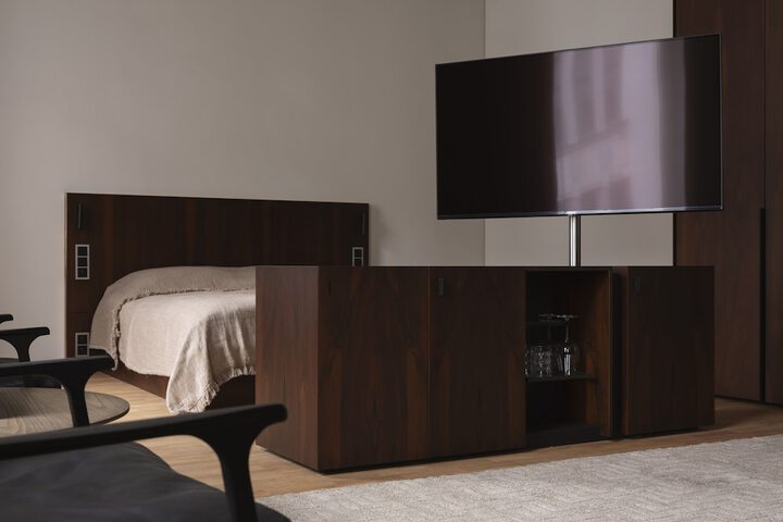 Room 9 of 183