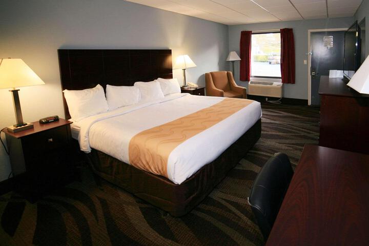 Quadruple King Bed (4 of 9)