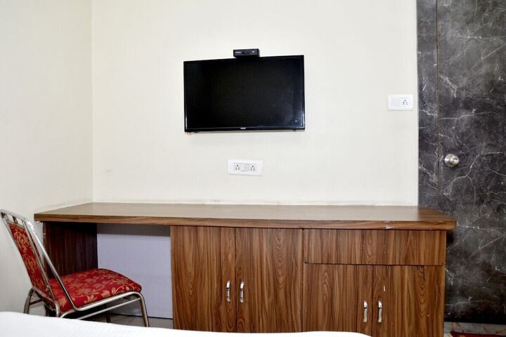 Room 4 of 31