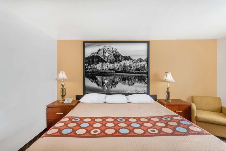 Room 4 of 15