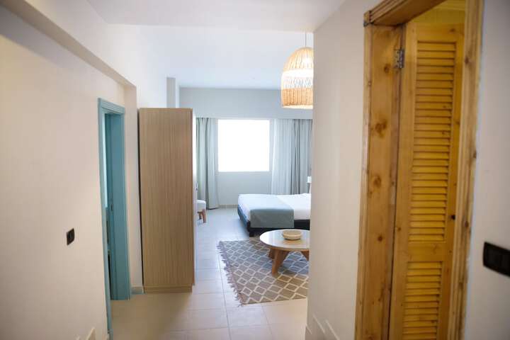 Room 3 of 307