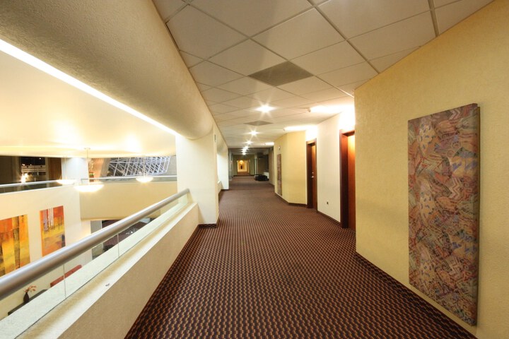 Ballroom/Hall 65 of 74
