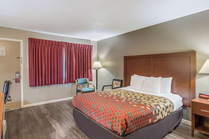 Room 8 of 27