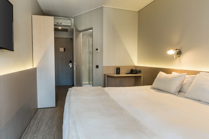 Room 7 of 40