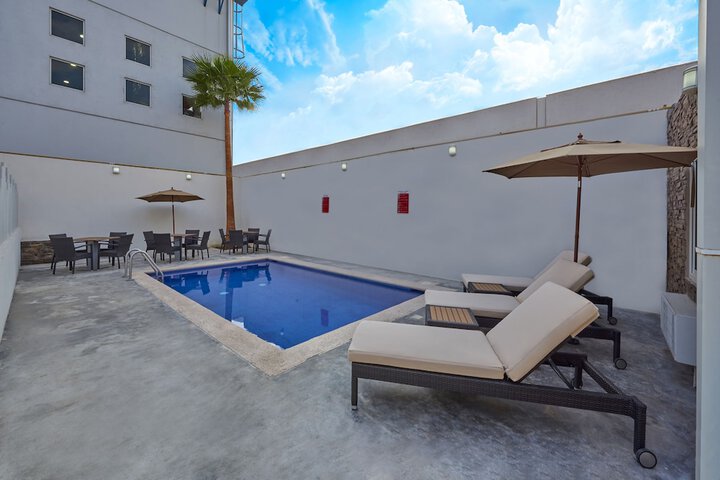 Hotel Pool
