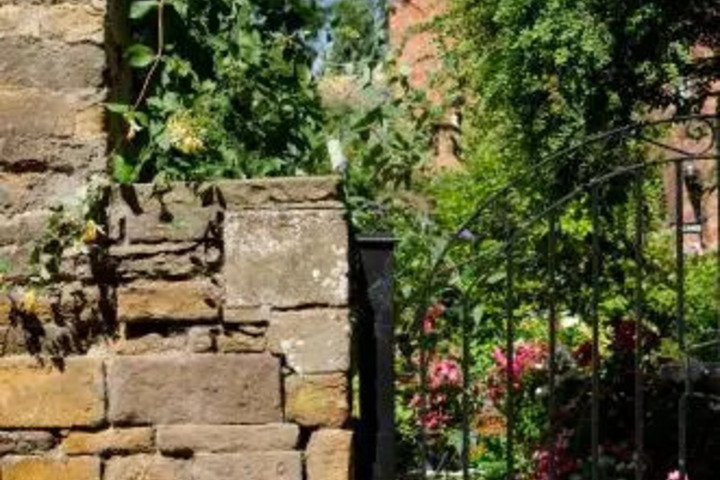 GARDEN HOTEL
