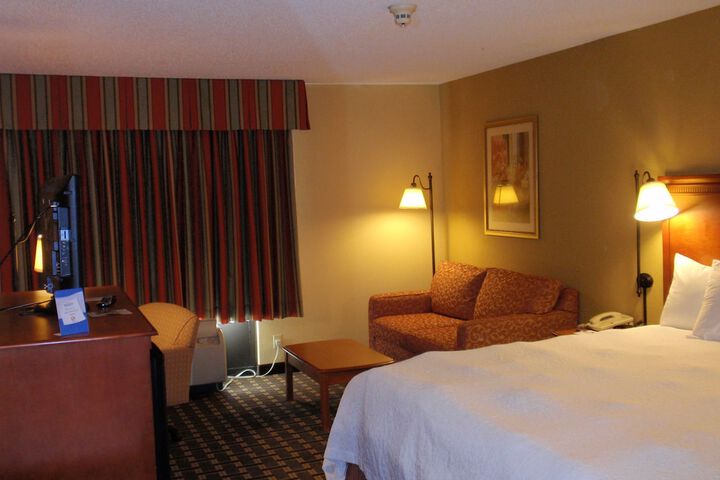 1 King Bed (3 of 19)