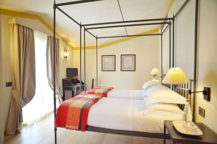 Room 21 of 216