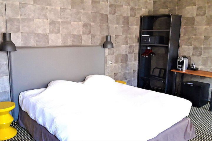 Room 32 of 80
