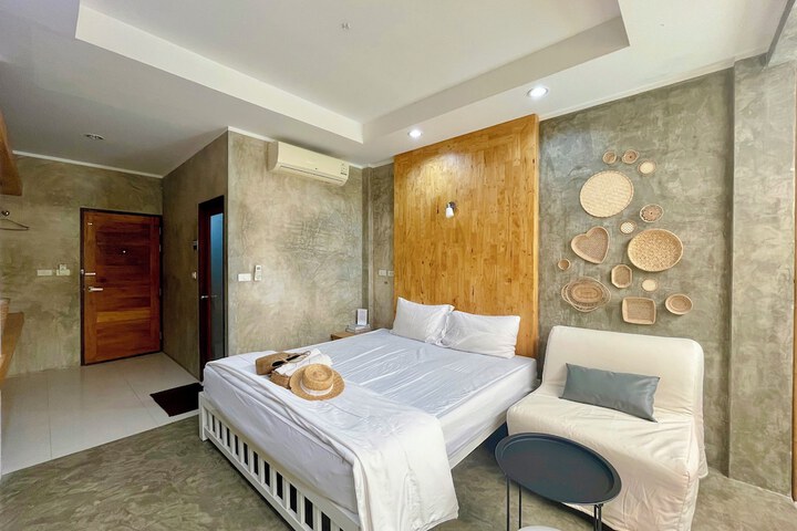 Room 13 of 38