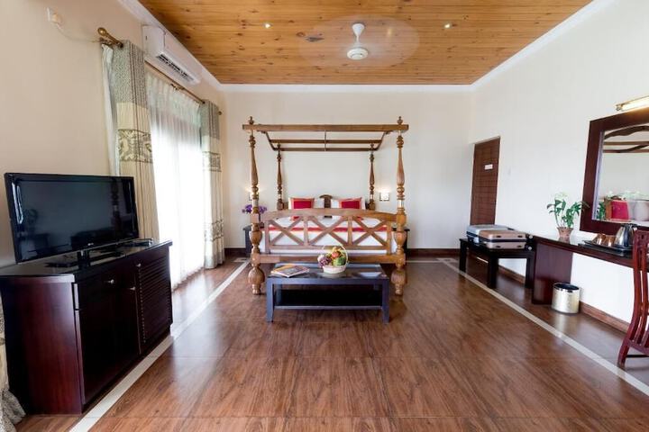 Room 3 of 12