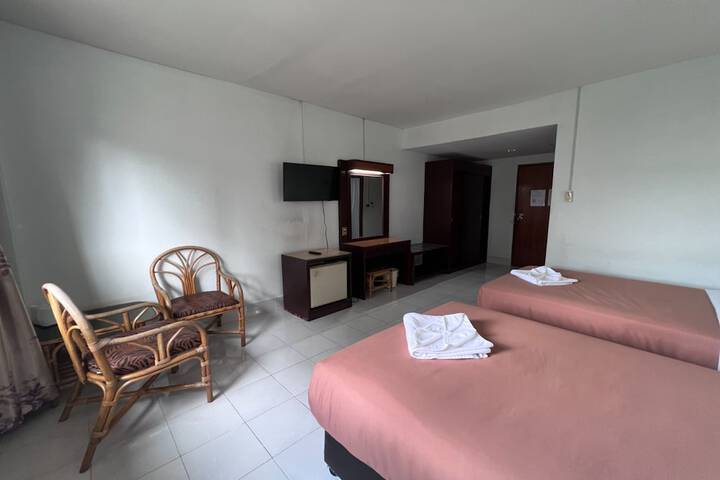 Room 10 of 28