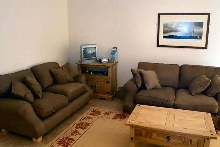 Room 4 of 10