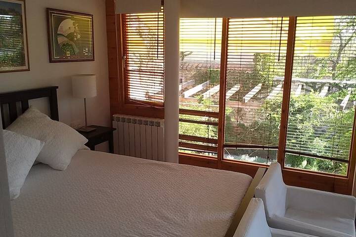 Room 9 of 12