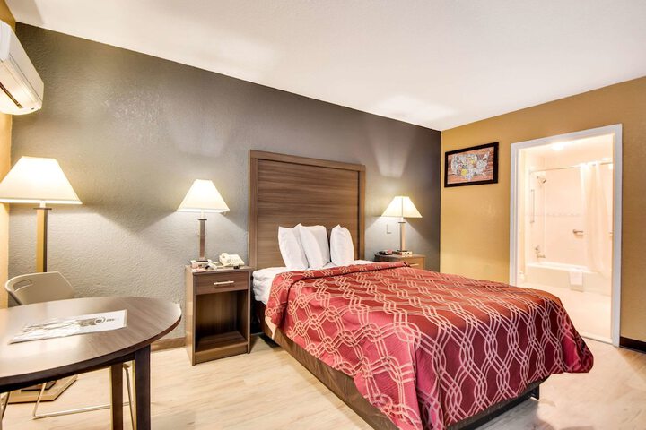 2 Double Beds (24 of 31)