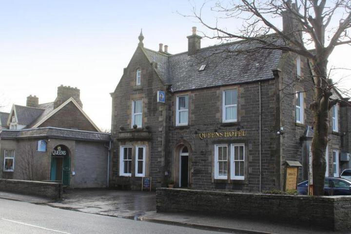 Queens hotel