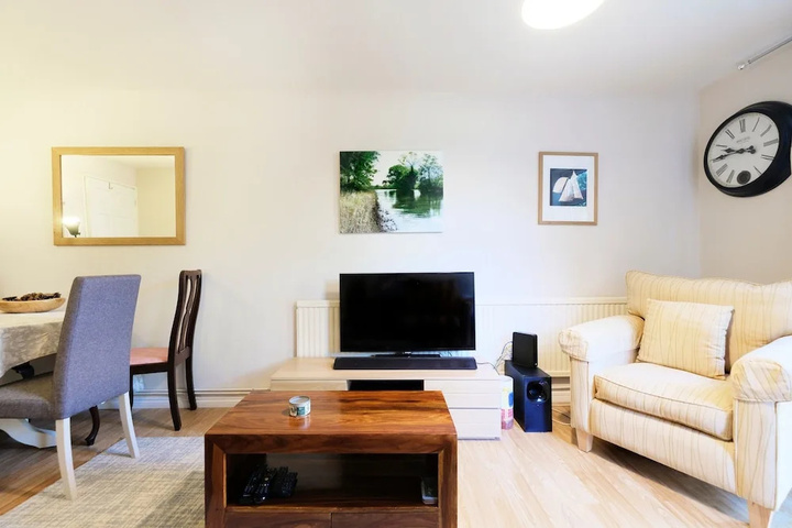 Fantastic Spacious 1BR Garden Flat With BBQ
