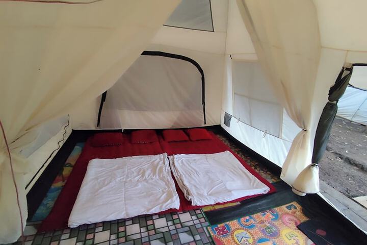 Room 10 of 33