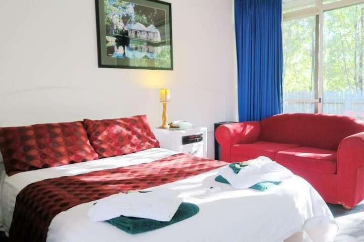 Room 4 of 9