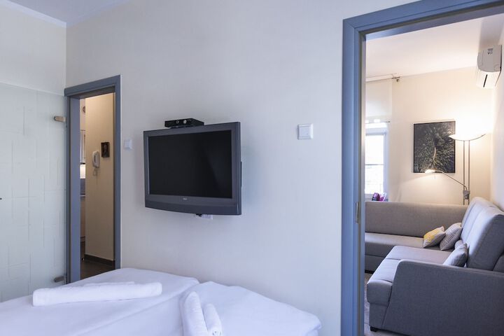 Room 6 of 42