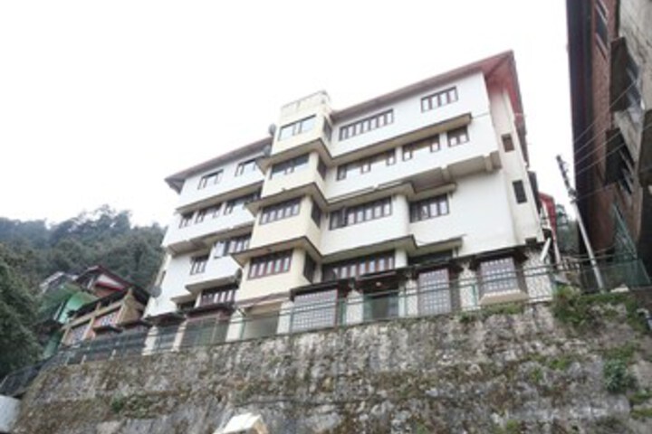 Oyo 12495 Home 2Bhk Sanjauli
